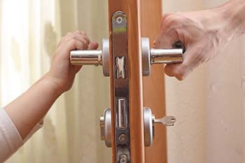 Commercial Locksmiths Service in Coronadp